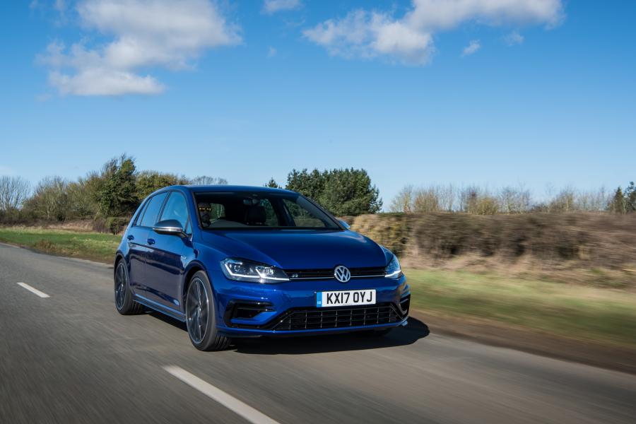  Volkswagen Golf R 5-Door 2017 года  (UK) (фото 18 из 30)